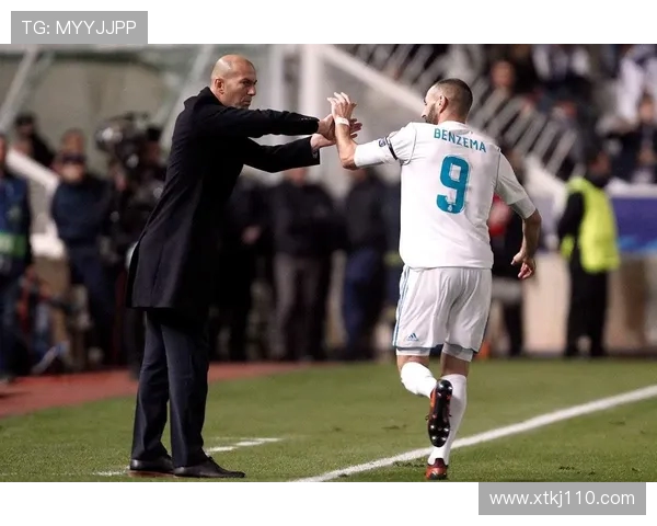 齐达内赠签名皇马球衣致敬法国一万米冠军格雷西耶 - 副本 齐达内赠签名皇马球衣致敬法国一万米冠军格雷西耶 - 副本